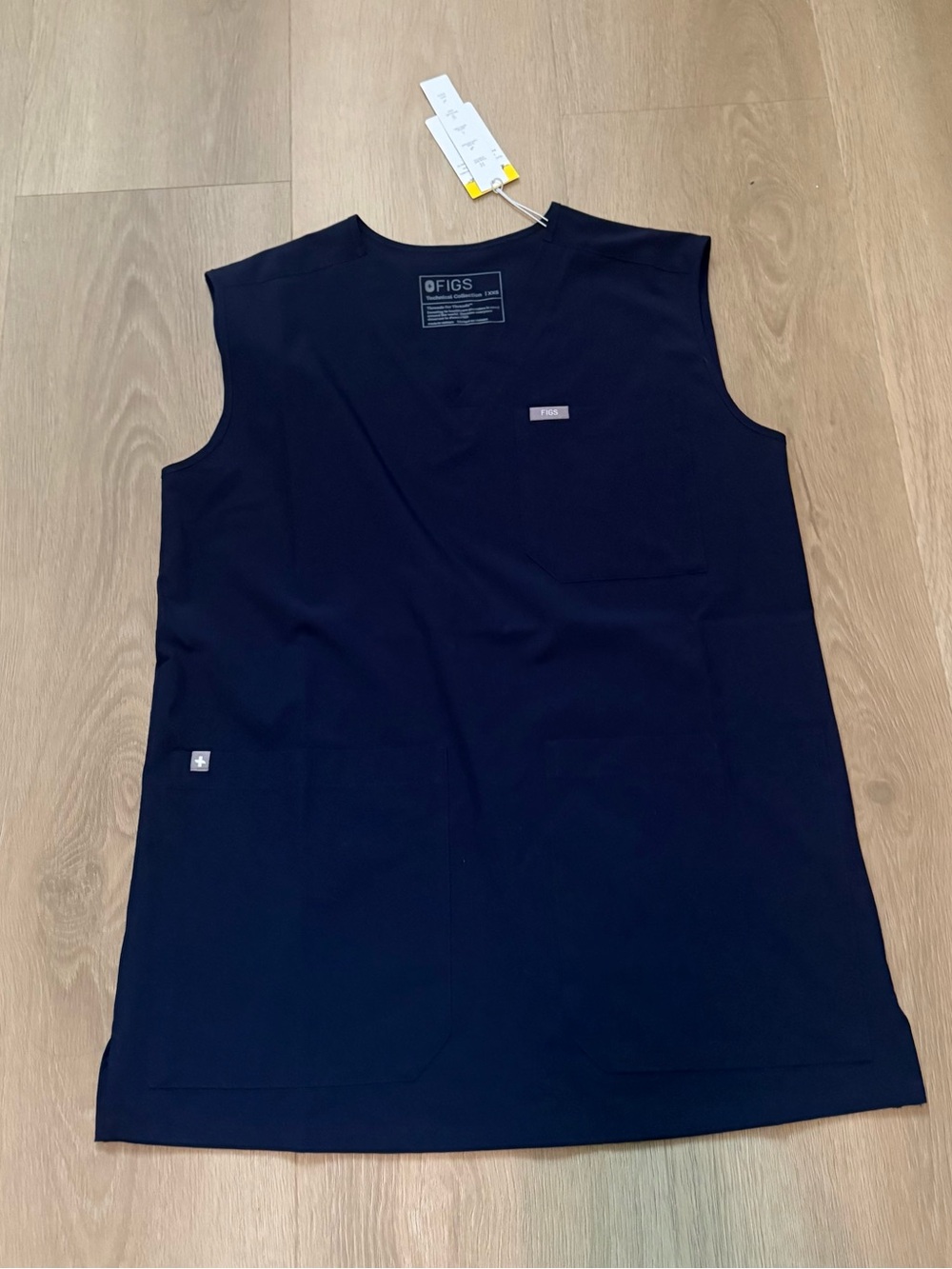 NWT FIGS women’s Navy Sleeveless Scrub Top